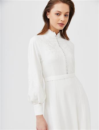 Nakışlı Dik Yaka Maxi Elbise Beyaz