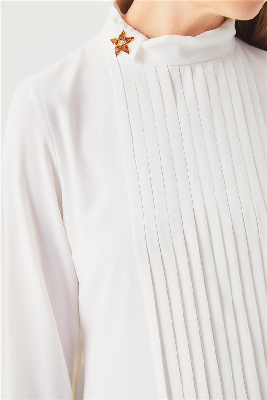 Yaka Aksesuarlı Pileli Beyaz Elbise V20YELB17034