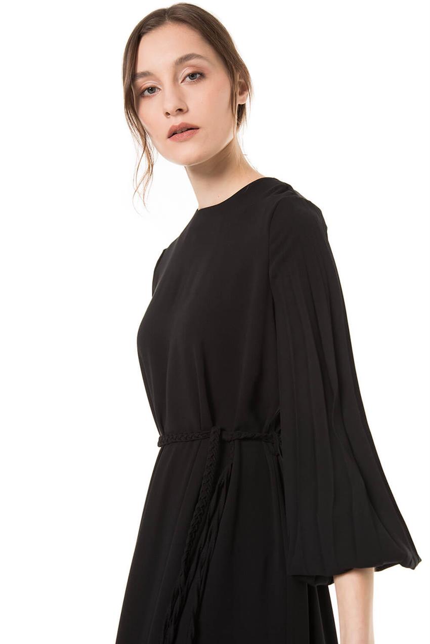 Kolları Pile Detaylı Hasır Kemerli Manşetli Siyah Renk Elbise V20YELB17023