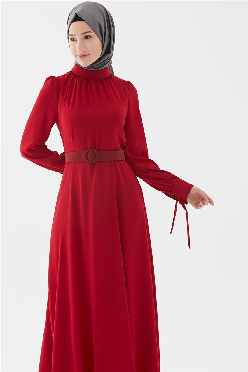 Dik Yaka Kemerli Kırmızı Elbise
