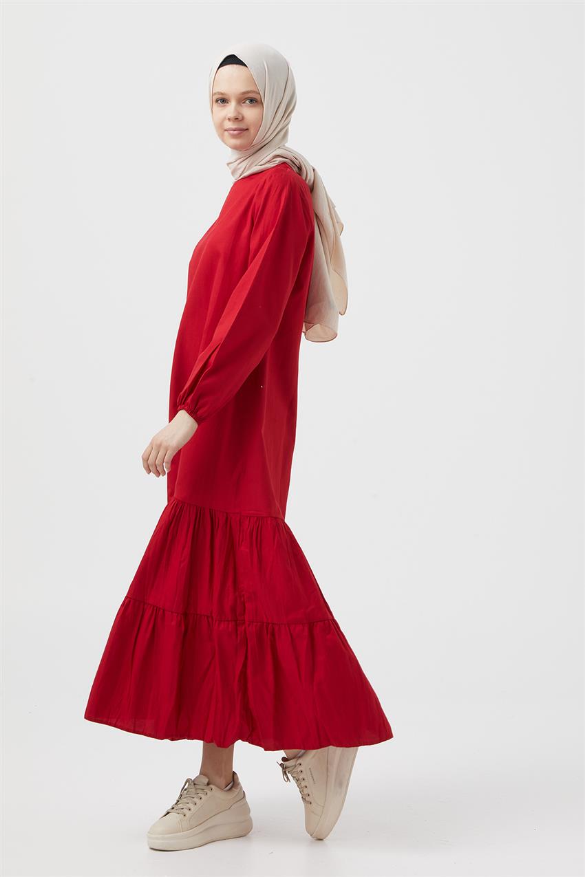 Kat Detaylı Kırmızı Elbise
