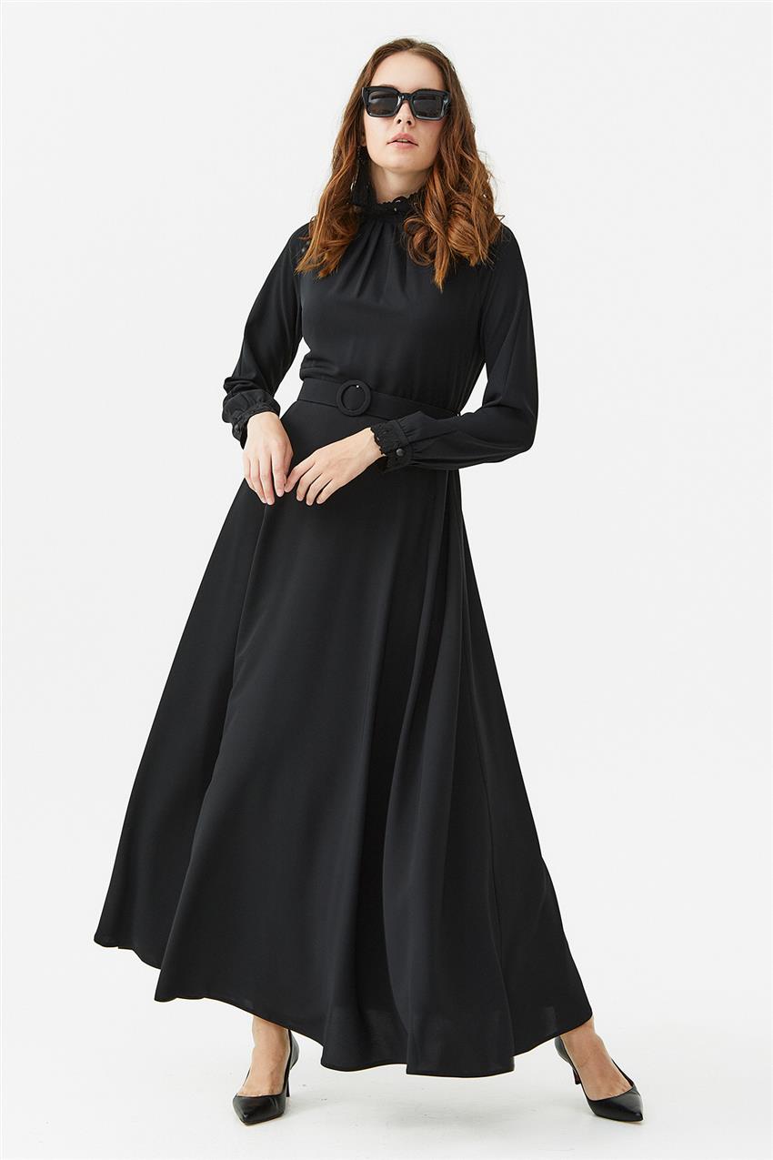 Nakışlı Pileli Dik Yakalı Siyah Elbise