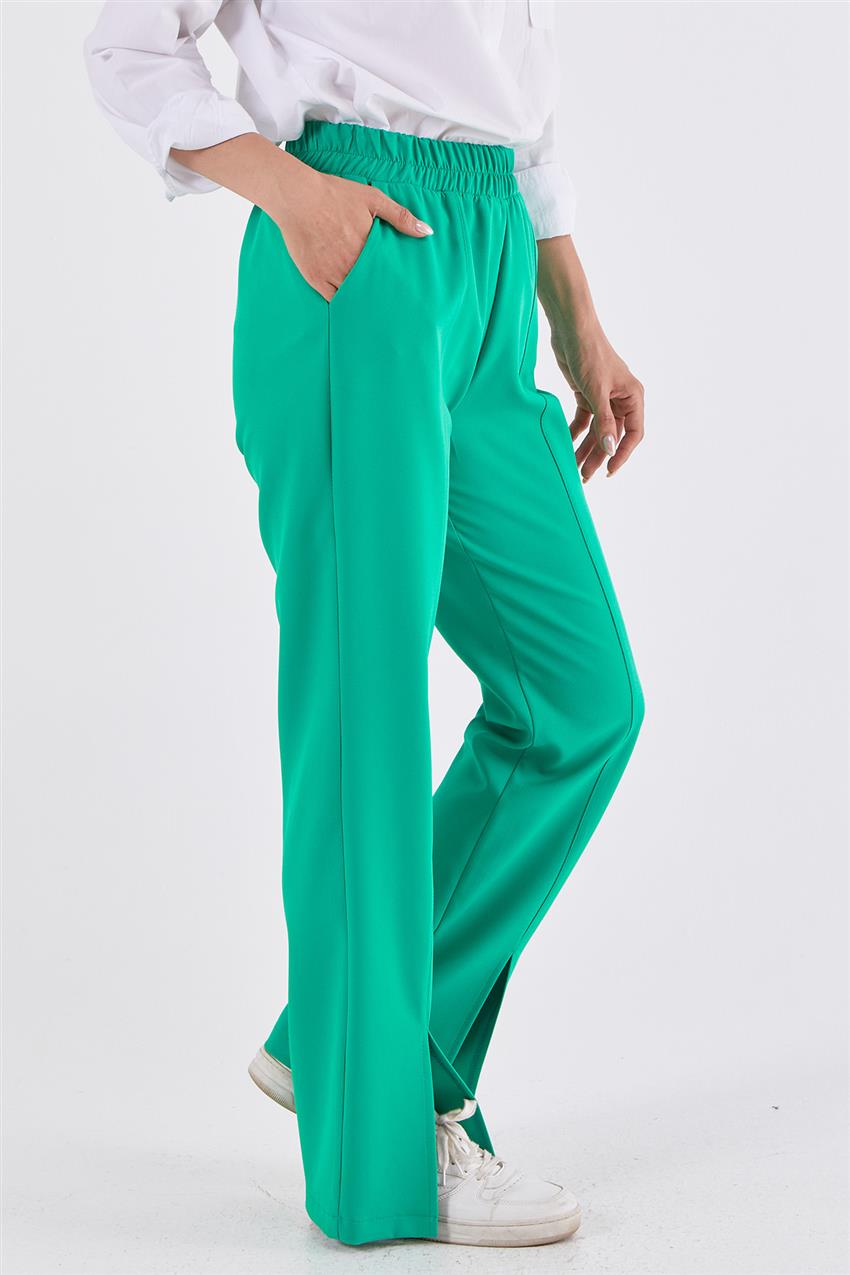 Paçası Yırtmaçlı Yeşil Pantolon