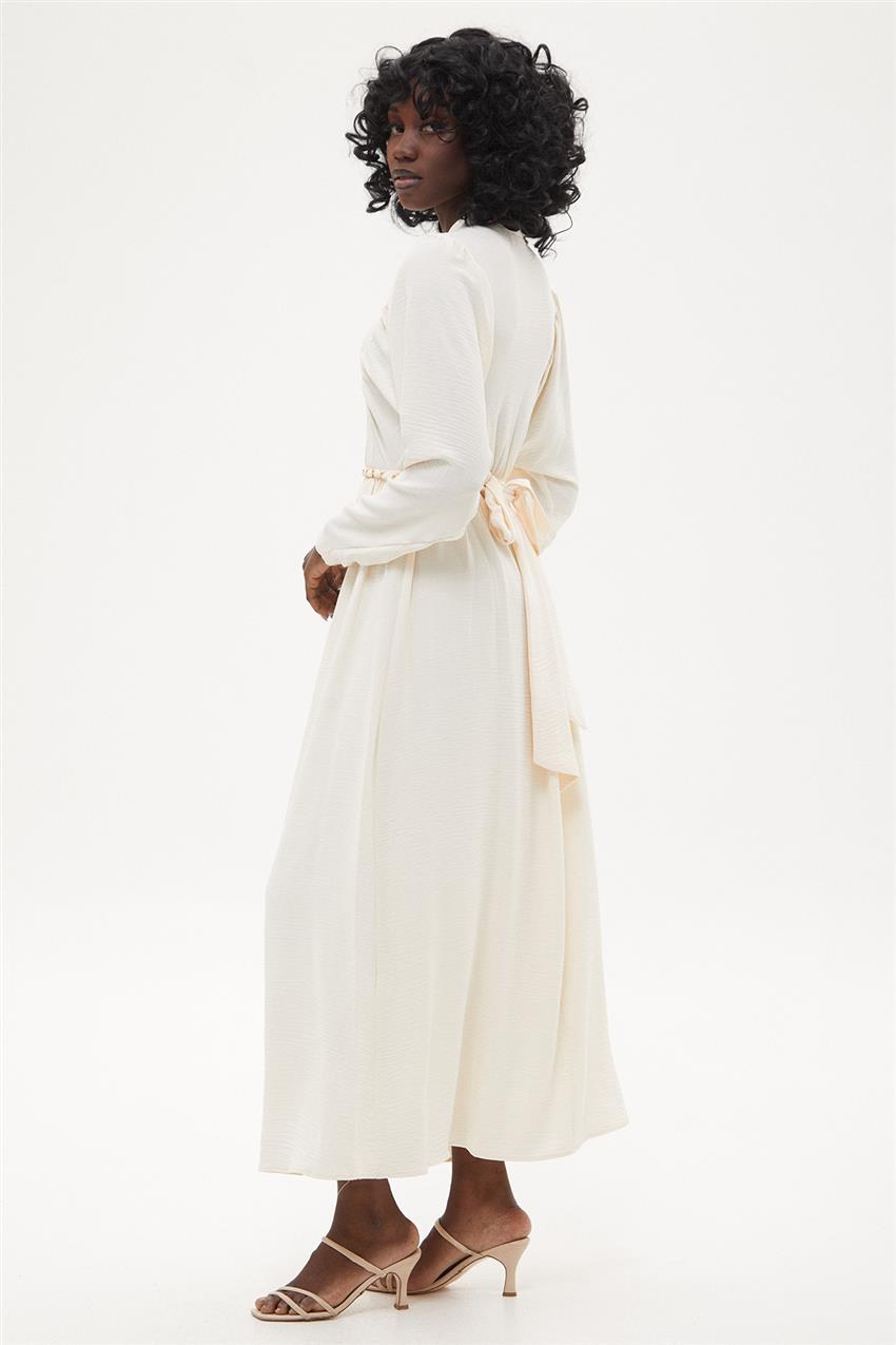 Zincir Detaylı Açık Bej Yarasa Elbise